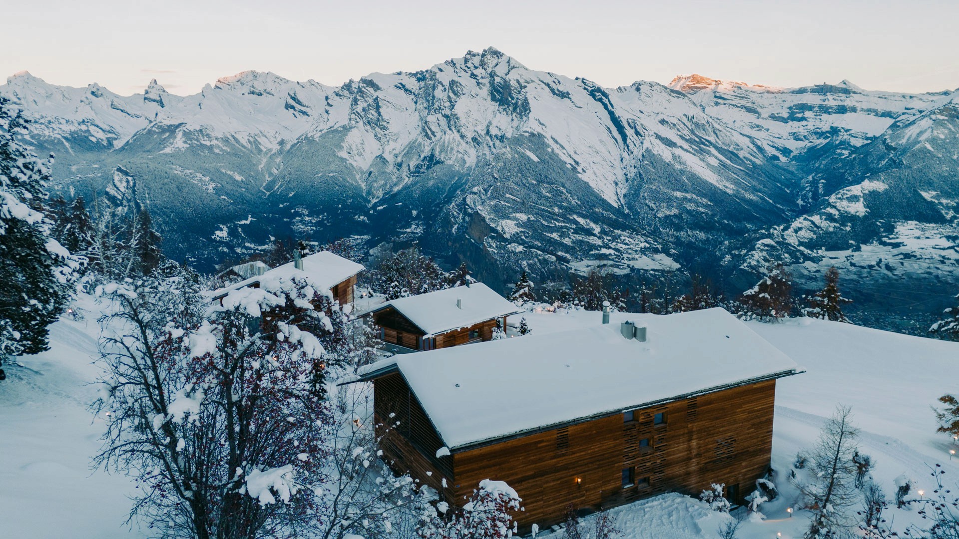 mid-range-view-of-the-villa-s-private-beach-entrance