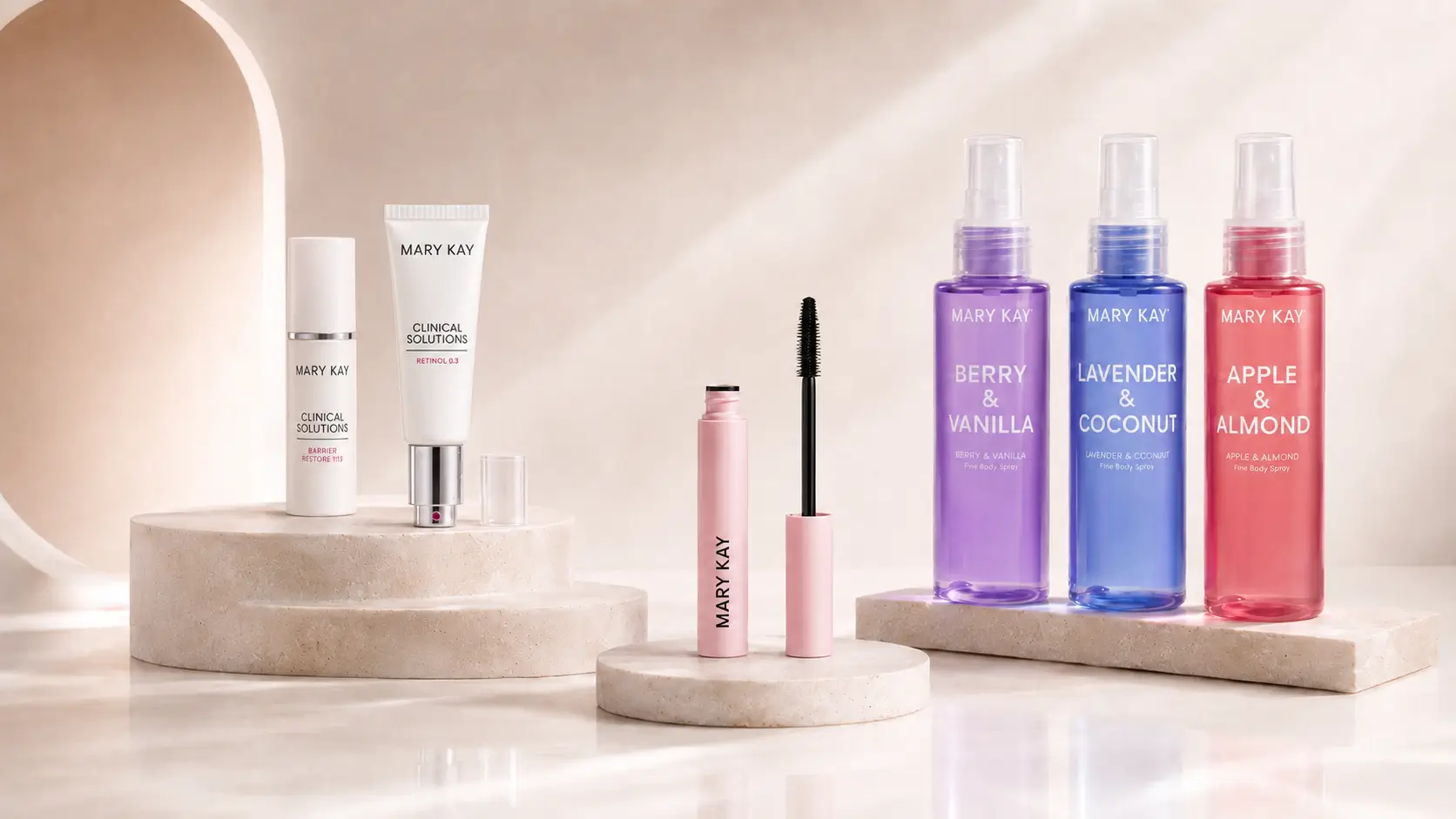 Produtos Mary Kay em composição editorial com Clinical Solutions, máscara de cílios e sprays corporais