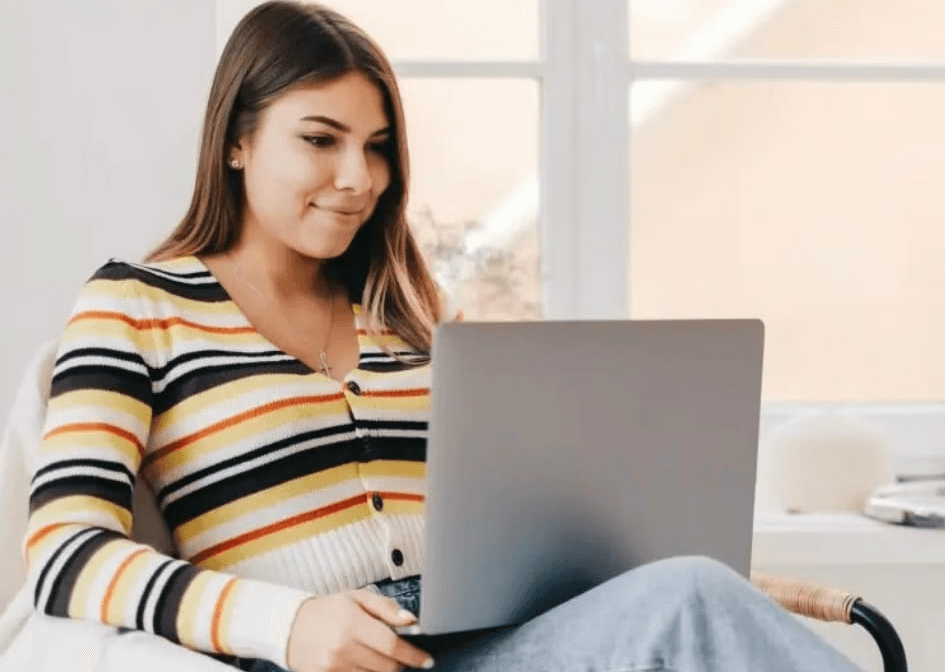 Persona preparándose para una sesión de psicoterapia online