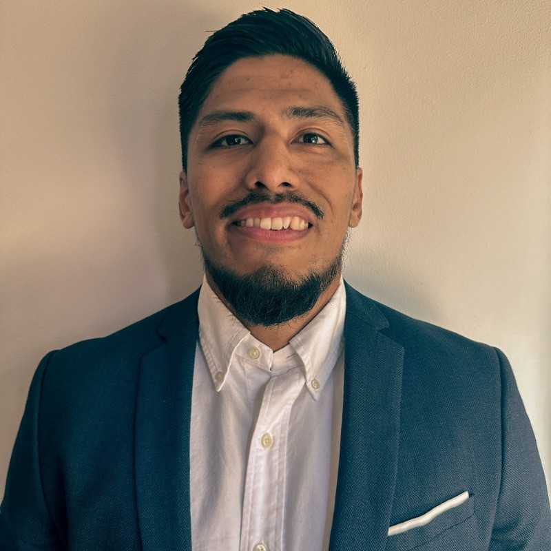 woman wearing black long-sleeved top