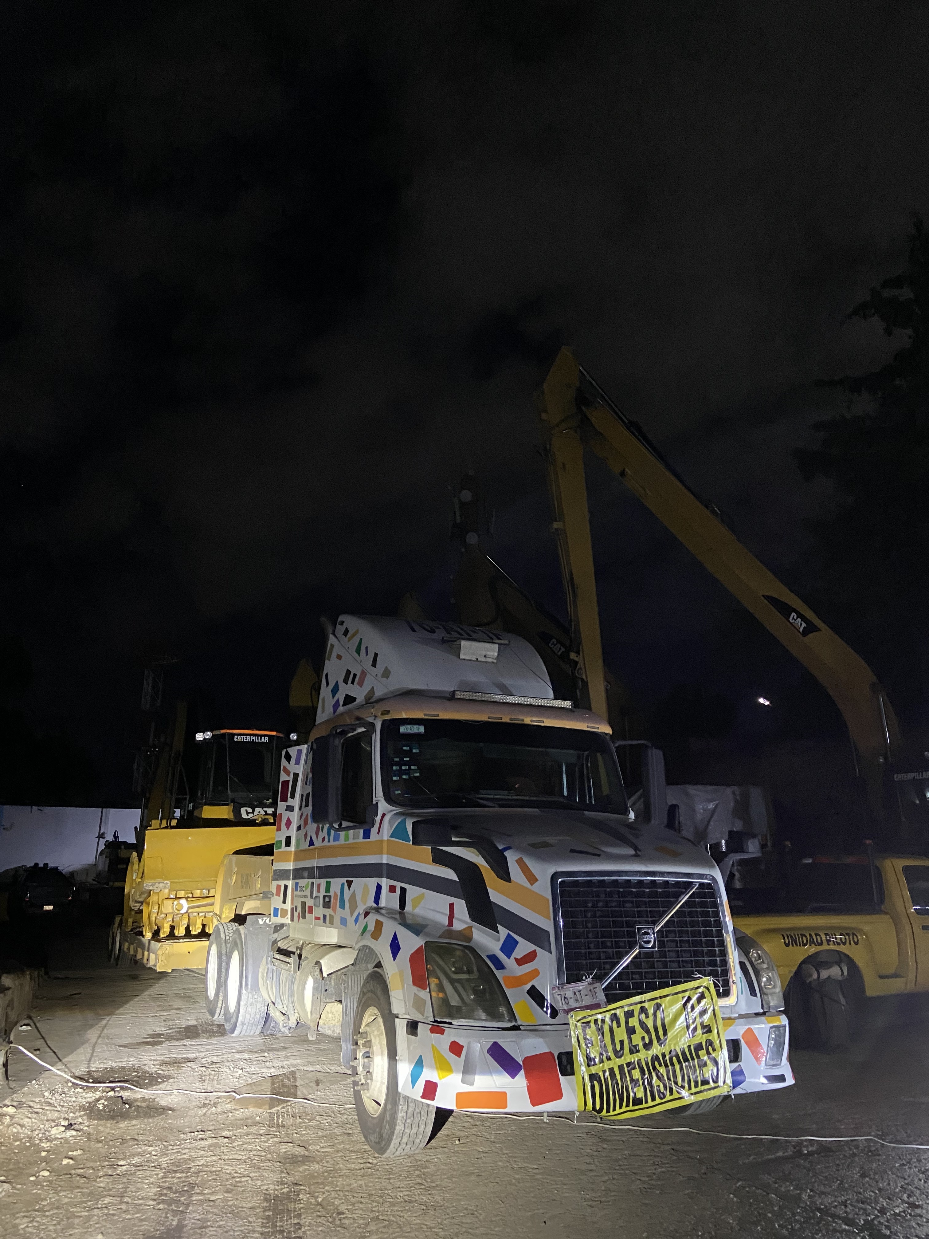 Servicio de fletes para transporte de maquinaria pesada en construcción