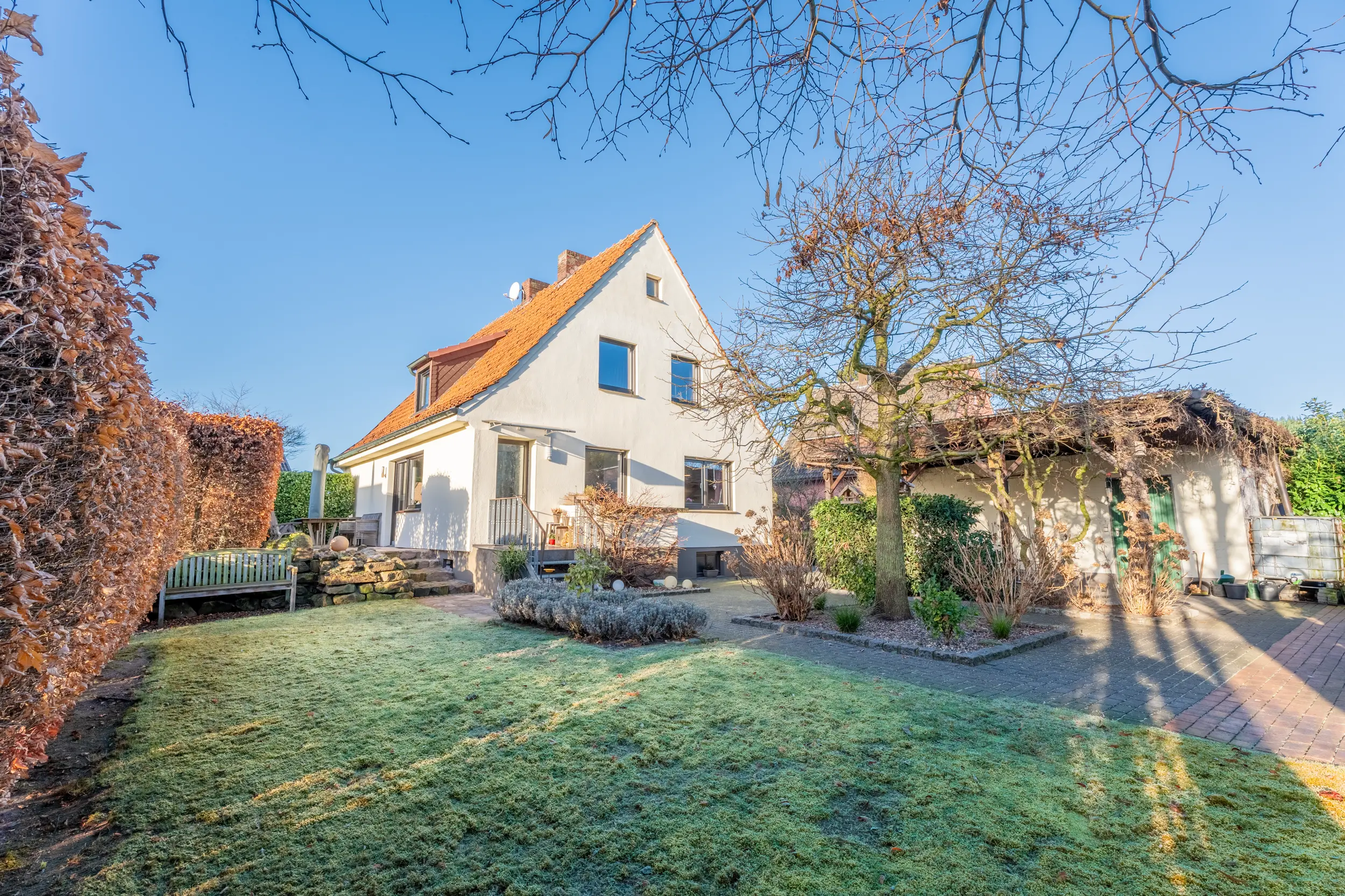 Freistehendes Einfamilienhaus mit gepflegtem Garten, Nebengebäude und Zufahrt in ruhiger Wohnlage von Gronau, Westfalen Wohnen