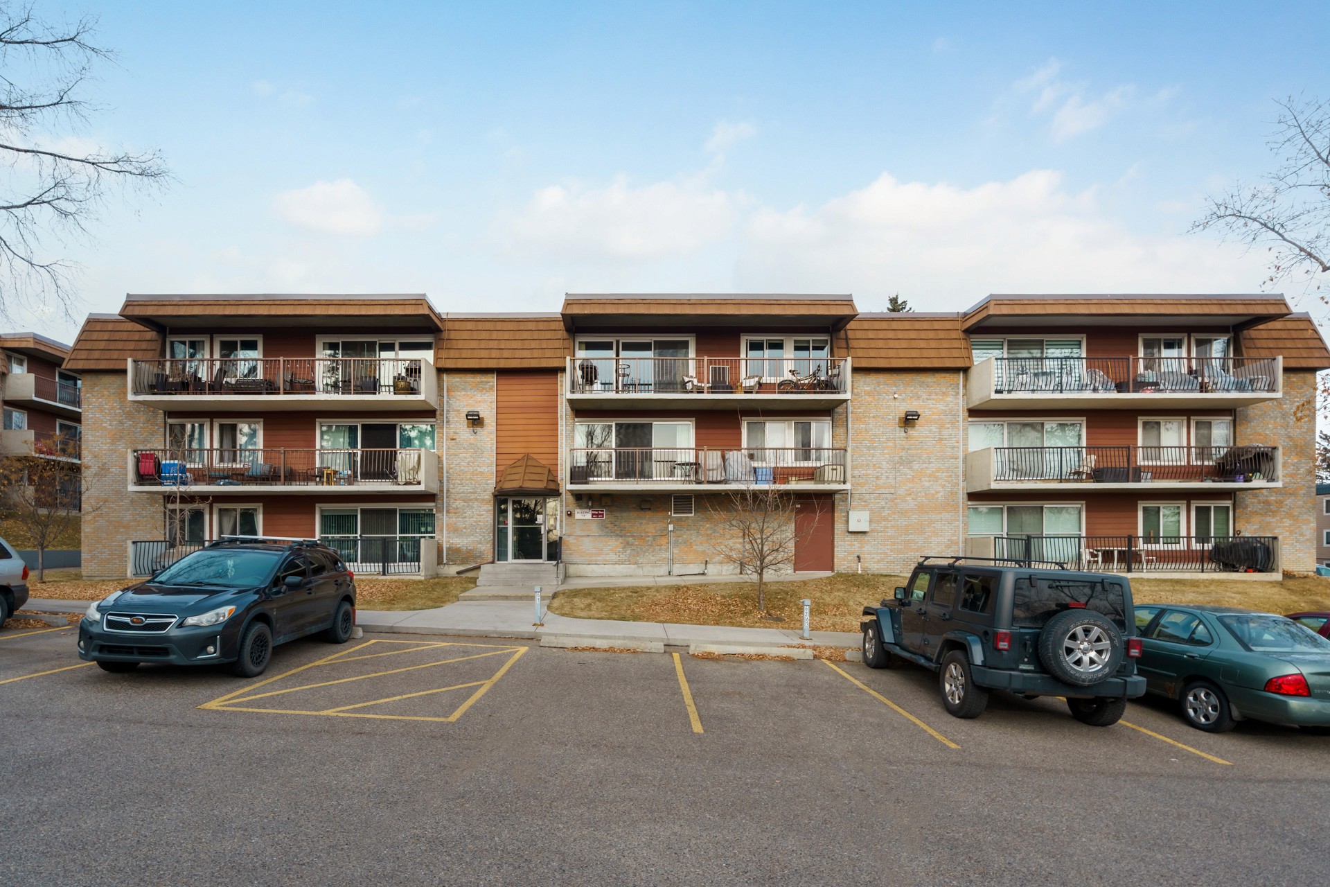 Hero image featuring the app on a phone device