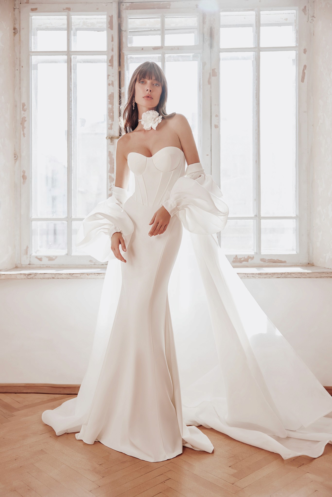 Fit & Flare Brautkleid mit trägerloser Corsage und schlanker Silhouette