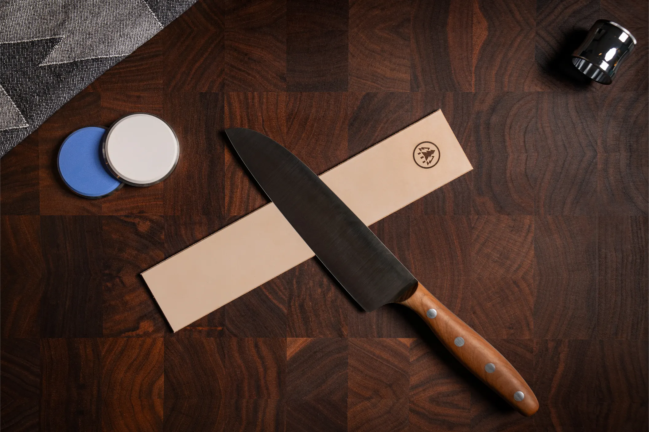 The HORL® Leather Strop and two additional fine whetstone discs included in the Premium Set for professional edge refinement.