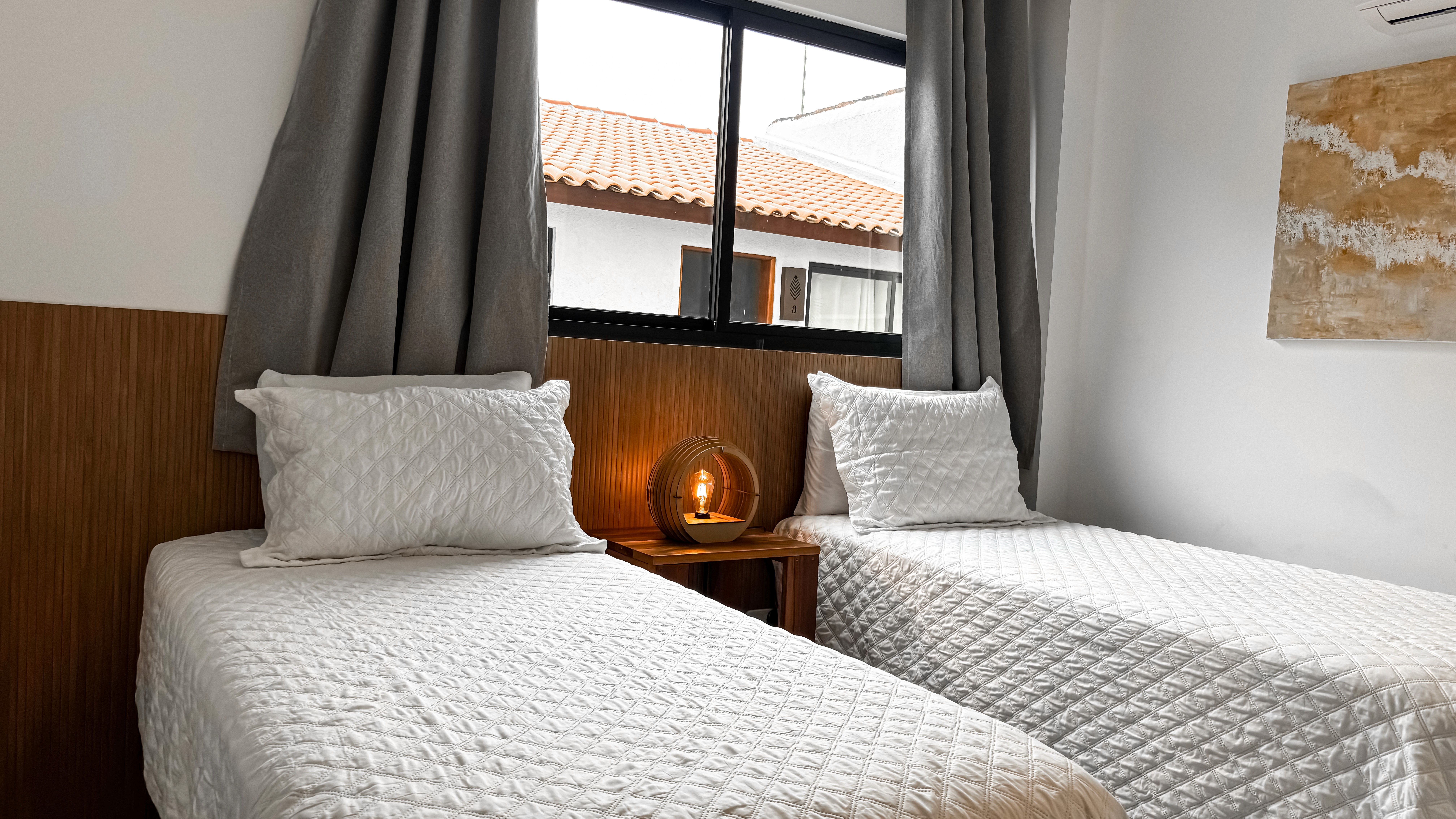 hallway-inside-a-mediterranean-modern-hotel--arche