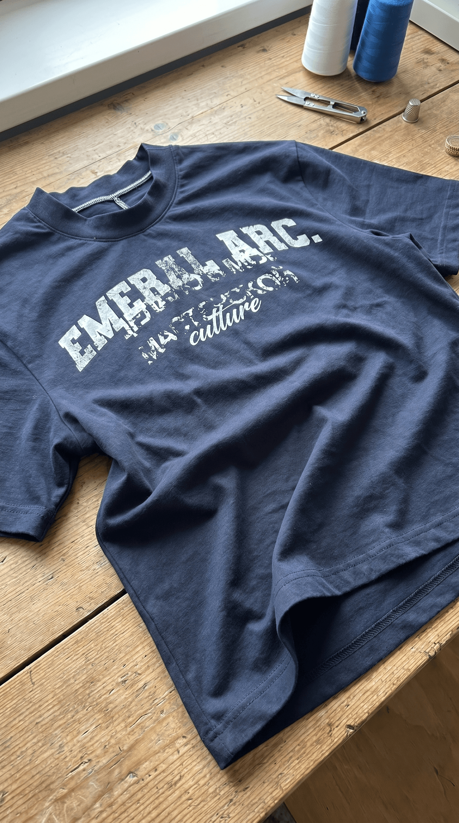 EMERAL ARC T-SHIRT