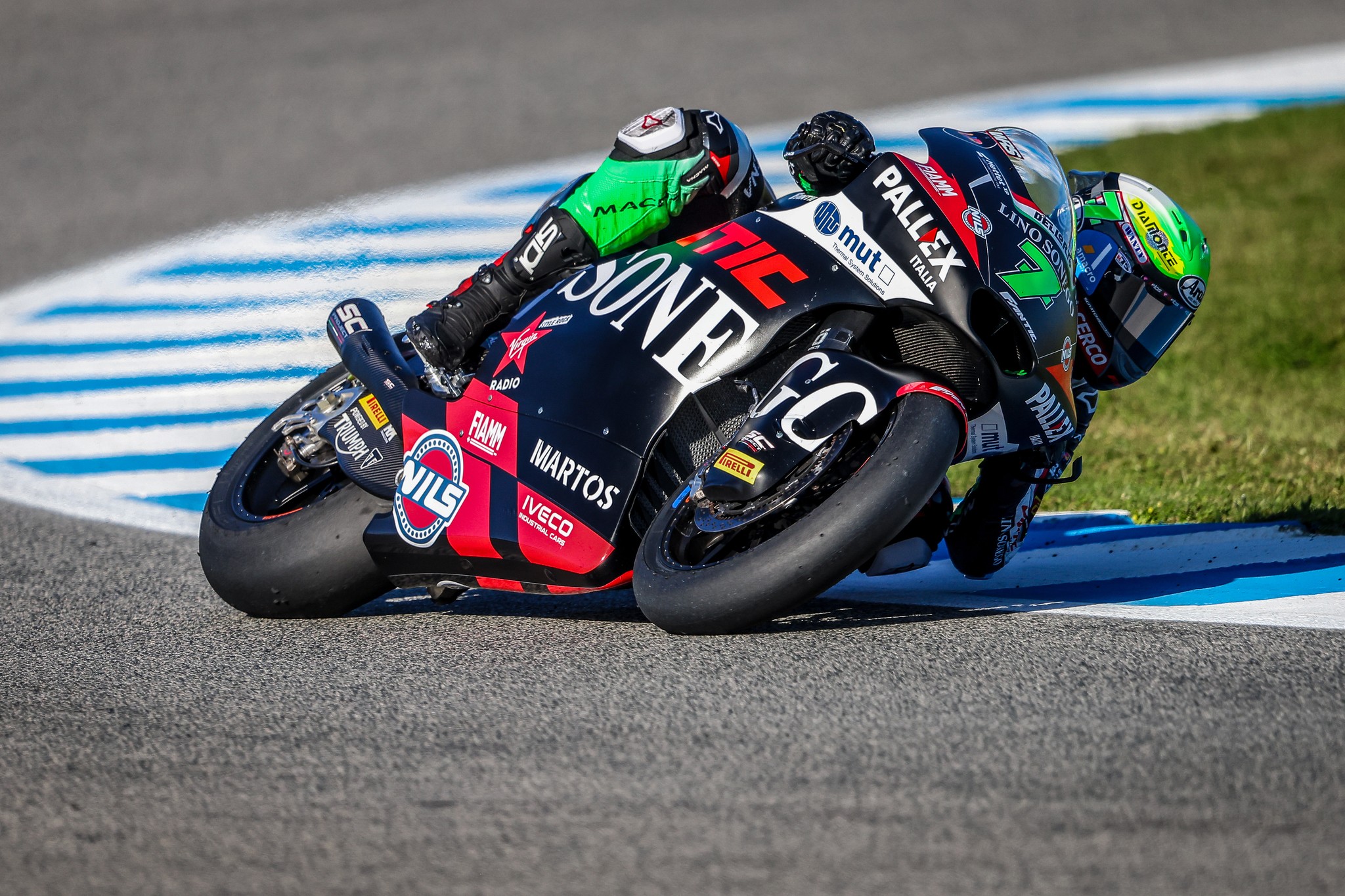 Superbike NILS in azione su pista: lubrificanti professionali testati in competizione