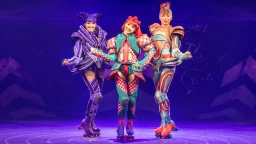 O espetáculo Starlight Express, de Andrew Lloyd Webber, está em cena sobre patins no Troubadour Wembley Park Theatre, em Londres