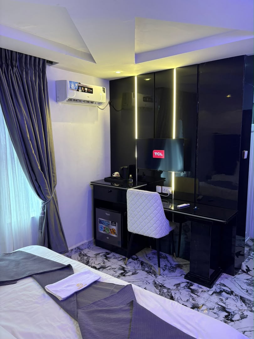 Authentic Exclusive Gold Coast Hotel & Suites photograph