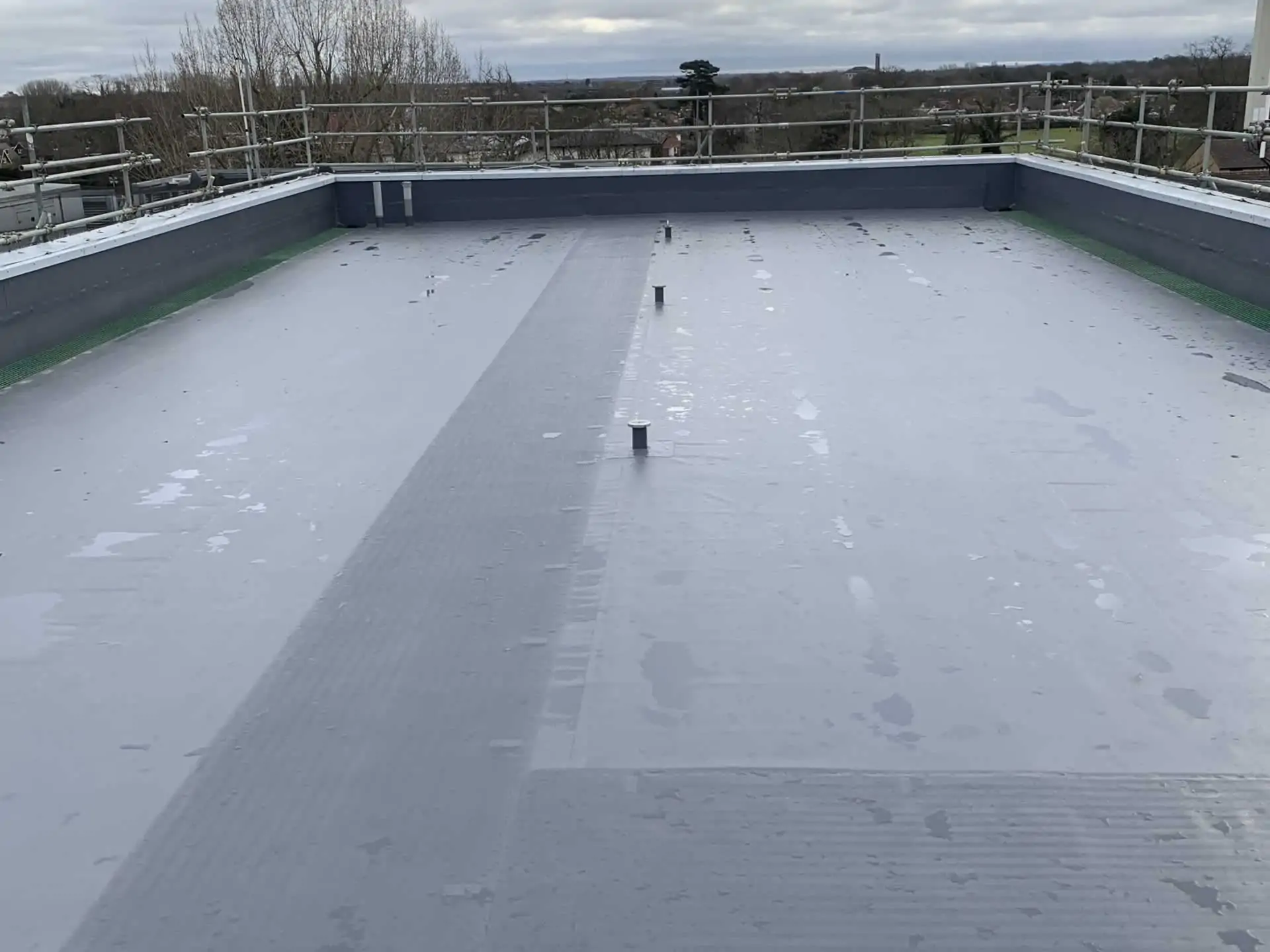 Modern Apartment Roofs with Single-Ply Membranes