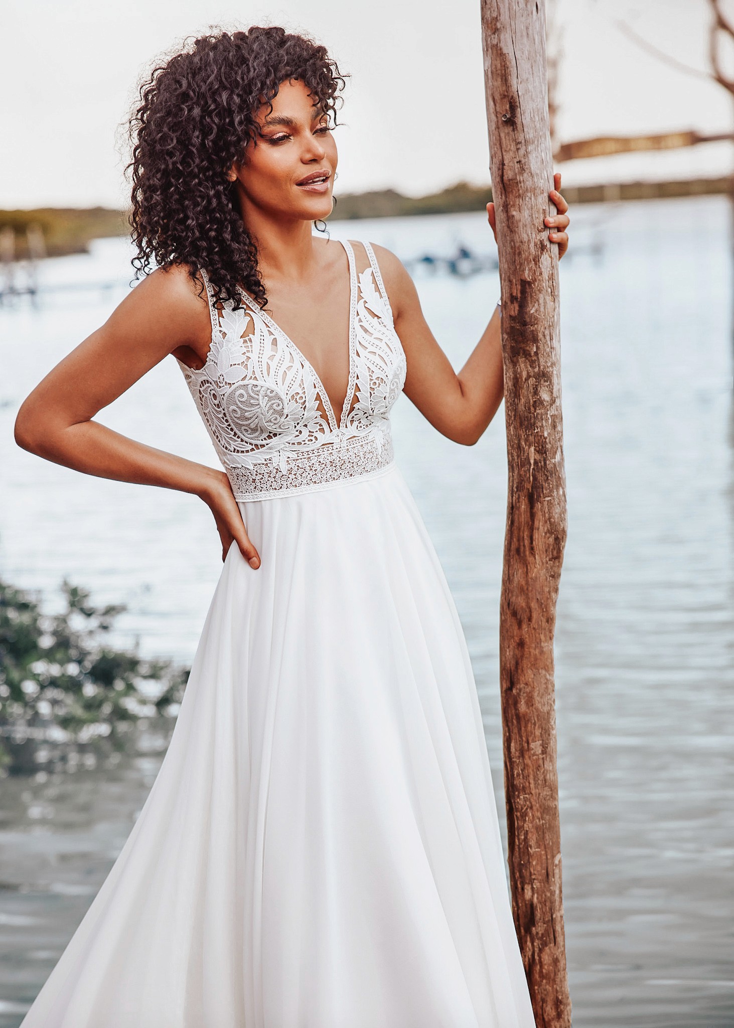 Boho Strandbrautkleid mit feiner Spitze