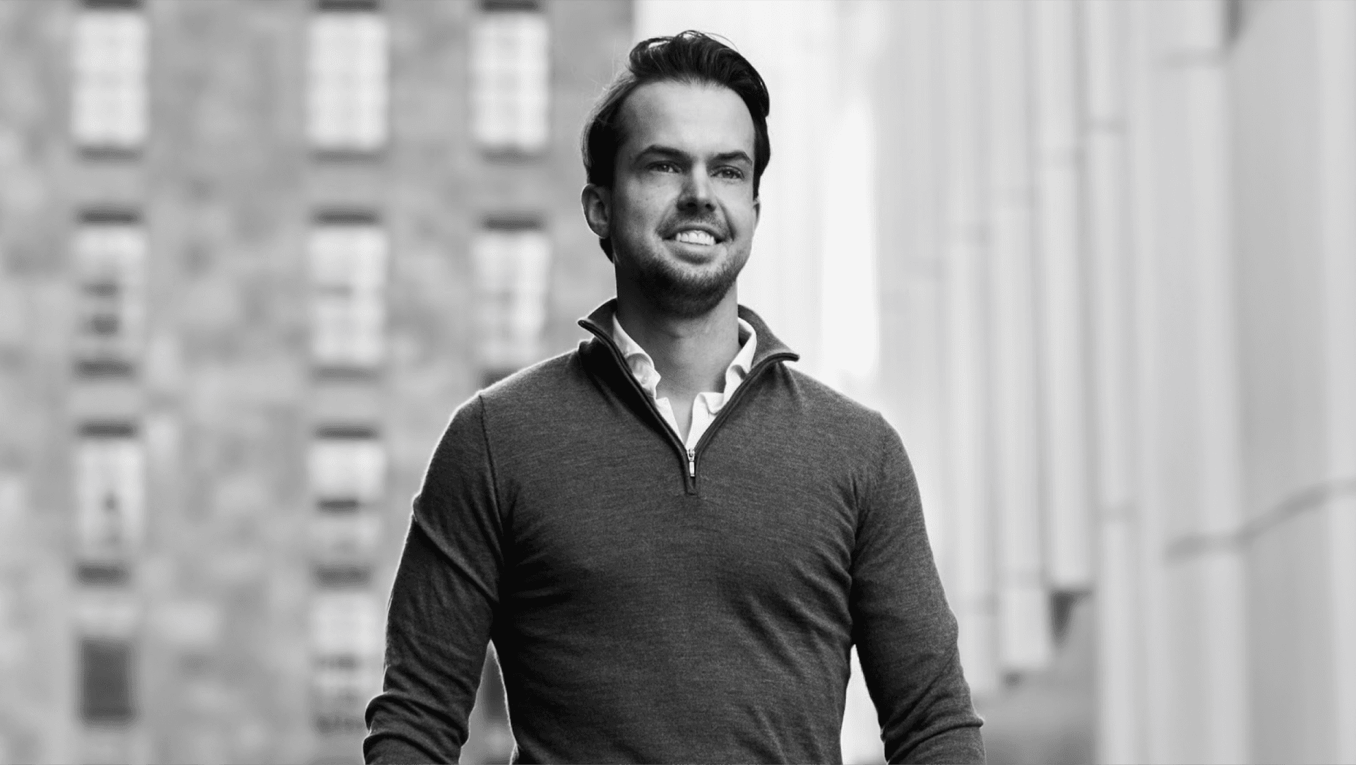 Michaël van de Poppe Joins VeChain's Validator Program written on the right with a picture of Michaël van de Poppe on the left.