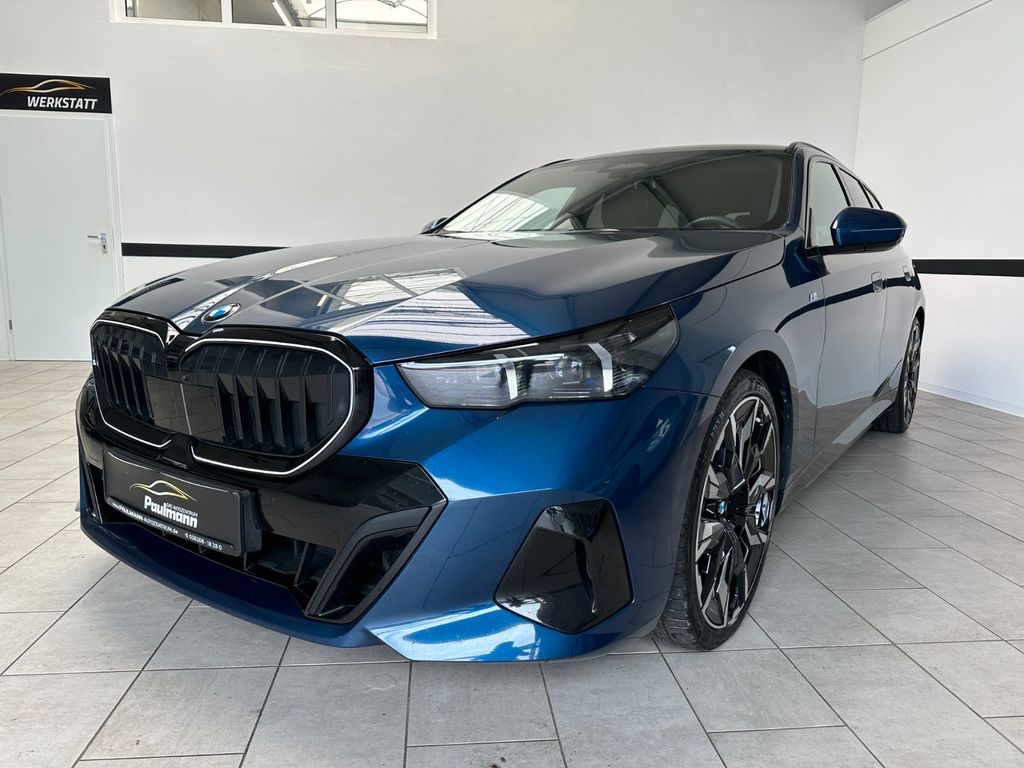 BMW 520 2024 BLUE Gebrauchtwagen - Hauptansicht