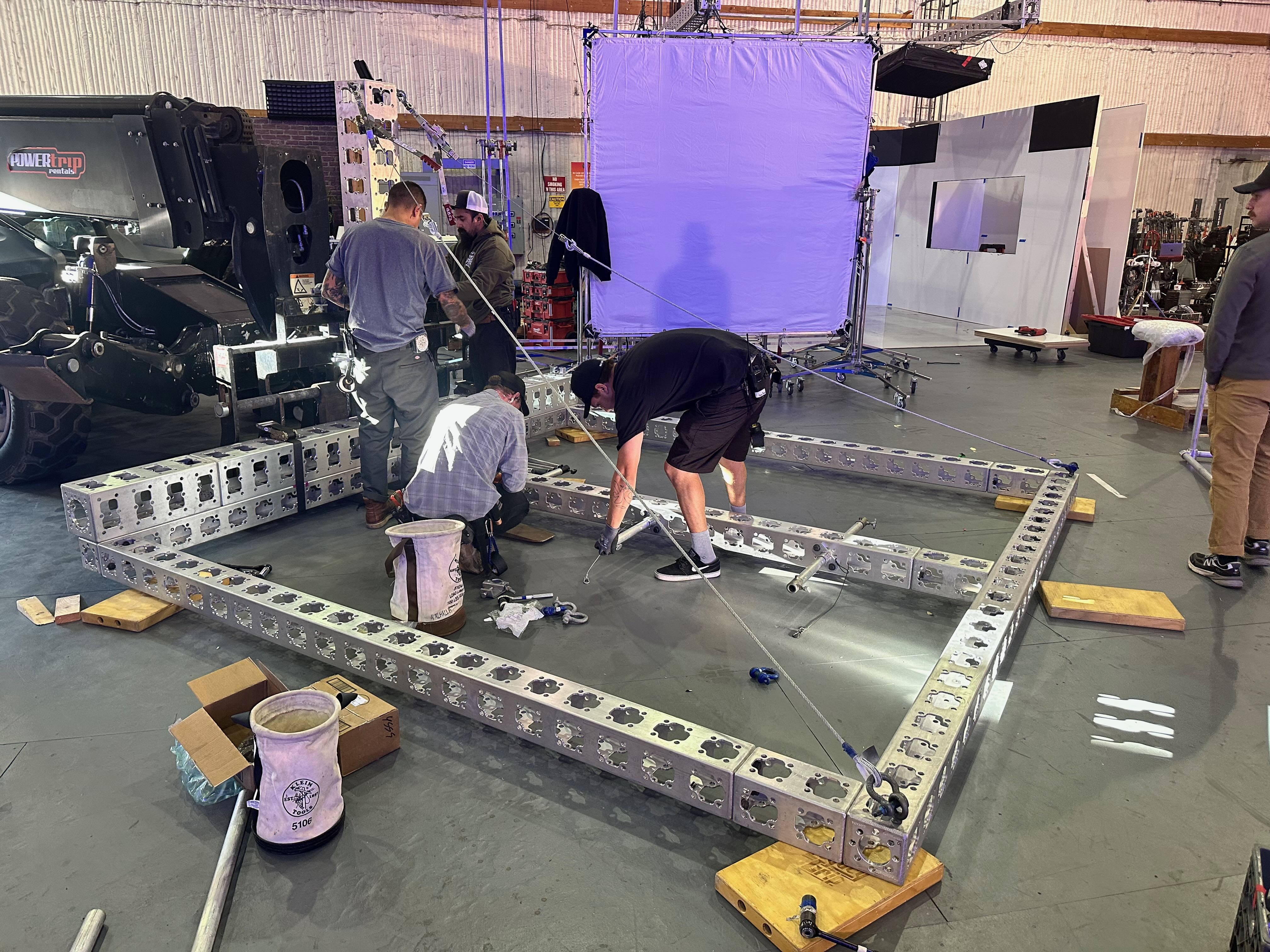 Building a modulus-x truss softbox on a gradall