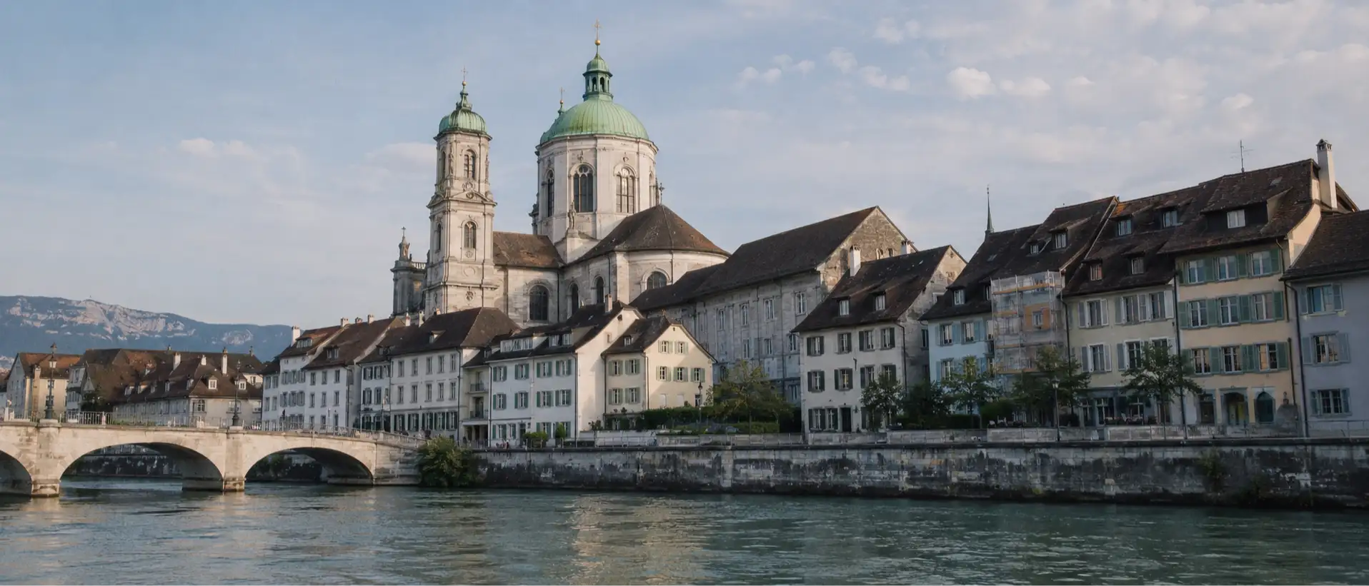 Solothurner Altstadt mit St.-Ursen-Kathedrale und Aare, Symbolbild für Solothurner Spitex-Markt