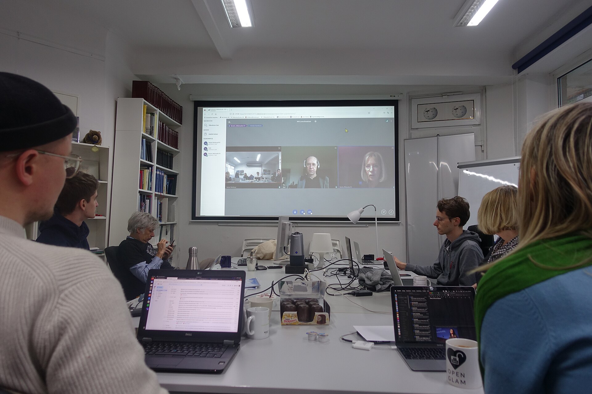 ทีมการตลาดภายในองค์กร vs เอเจนซี่: แบบไหนเหมาะกับธุรกิจคุณในไทย?