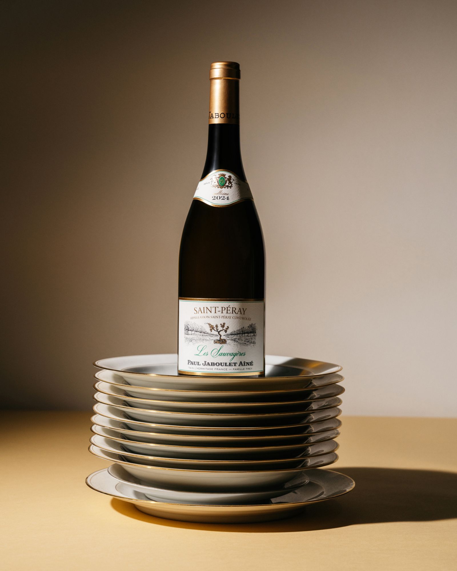 Prune Studio - Nature morte photographie - Paul Jaboulet Aîné - Vin