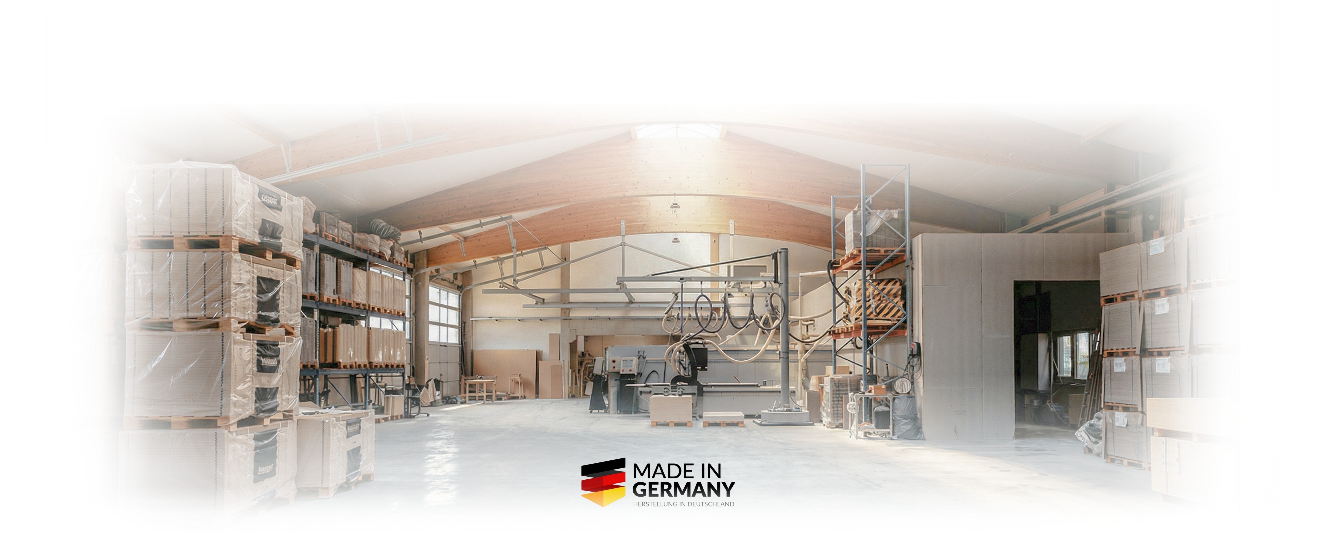 Header Bild für Desktop Version mit einem Baby und einer Auflistung verschiedener Merkmale unserer Fußbodenheizung.