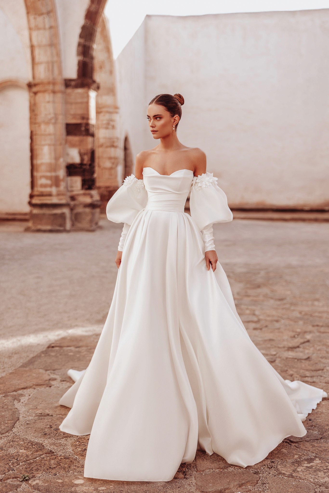 Satin Brautkleid für Standesamt und Hochzeit von Dama Couture