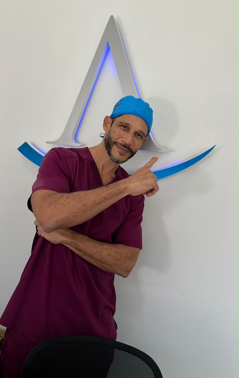 Dr. Jairo Viafara, cosmetic dentist at Alegra Veneers Cali