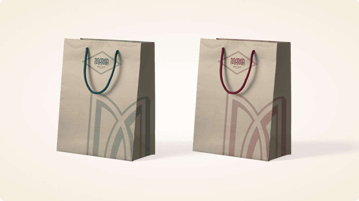 Exemple de sacs en papiers brandés avec l'idenetité de Mama Cantina