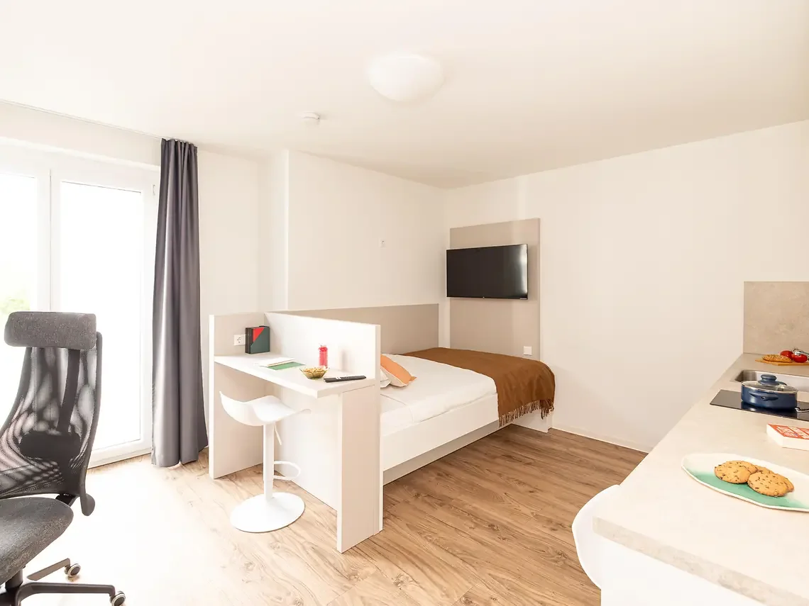 Bright private student studio in Hamburg with bed, kitchenette, study area and TV