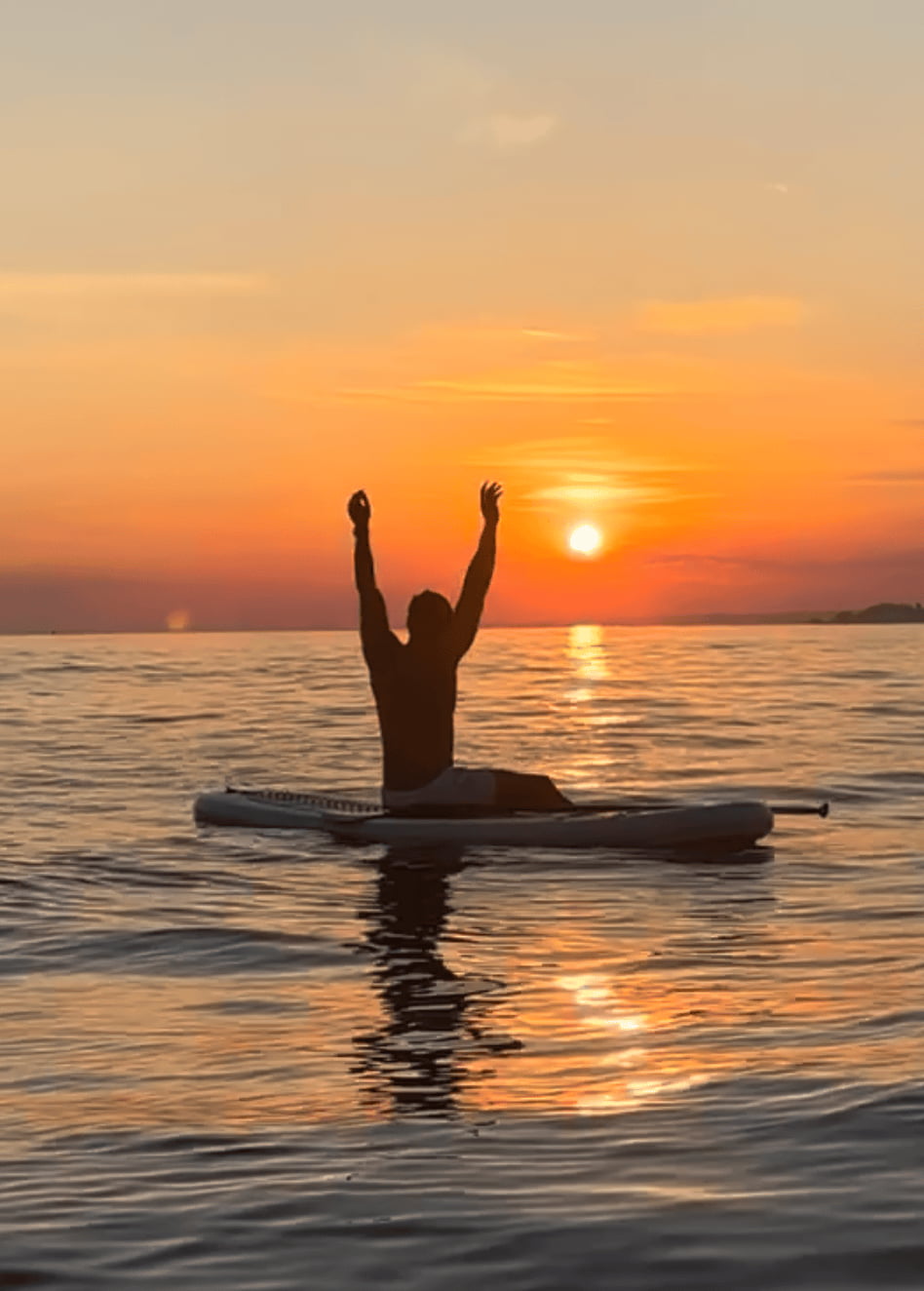 white umbrella on seashore