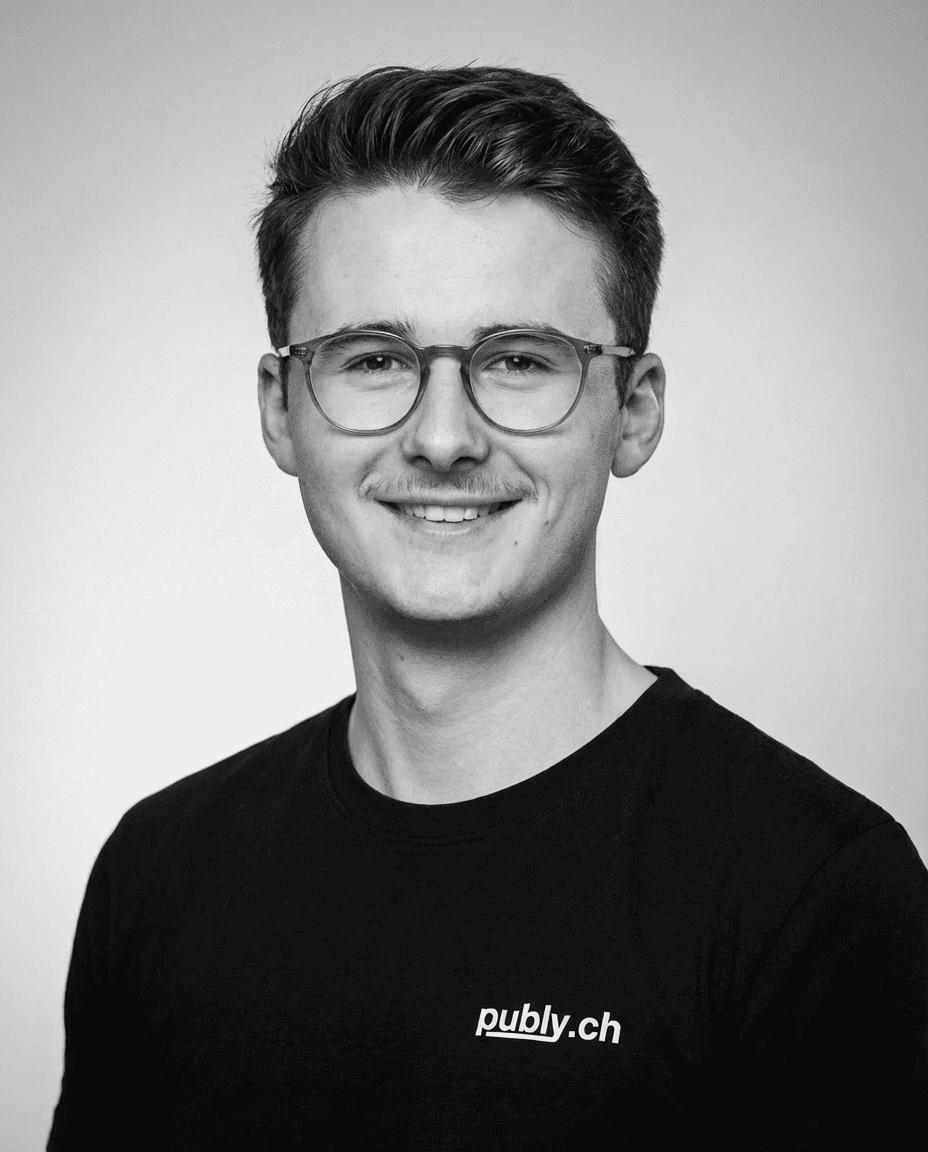 Designer arbeitet an professionellen Carousel Posts