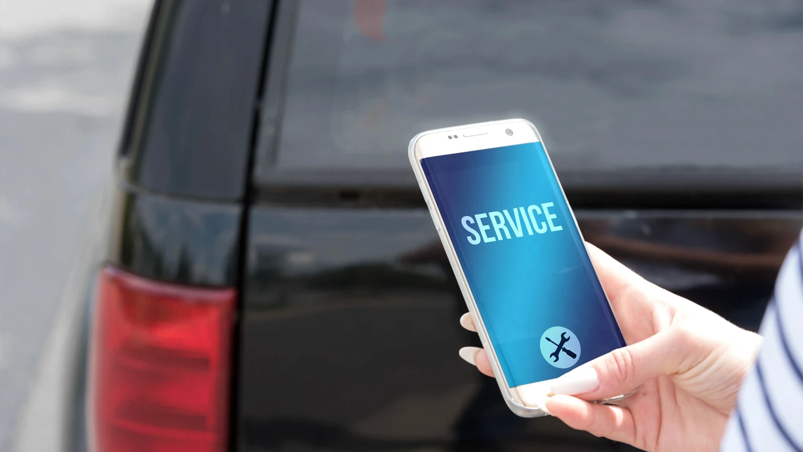 A woman at the car is waiting for the service