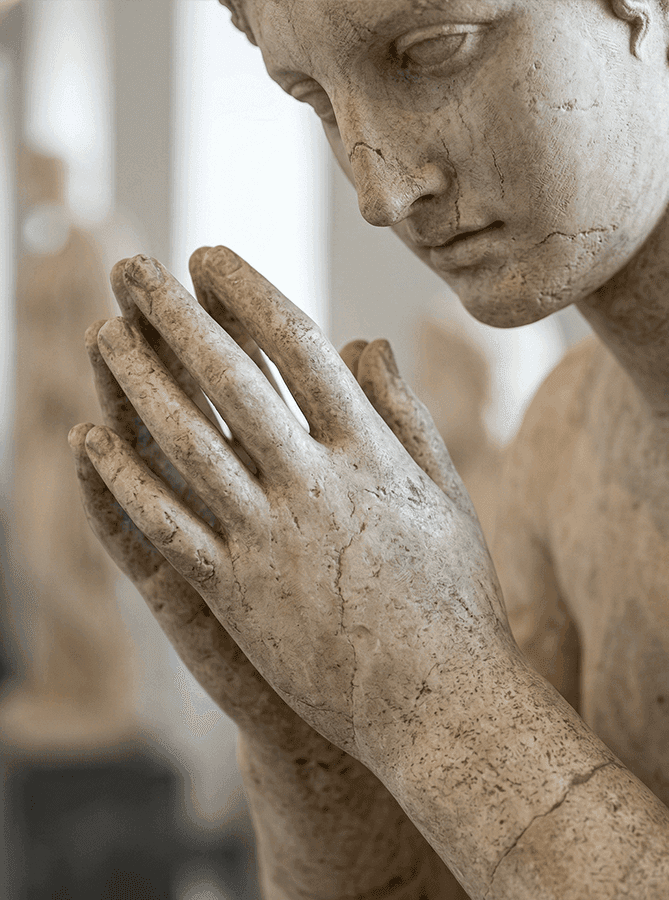 скульптура в римском музее, крупный план и текстура камня