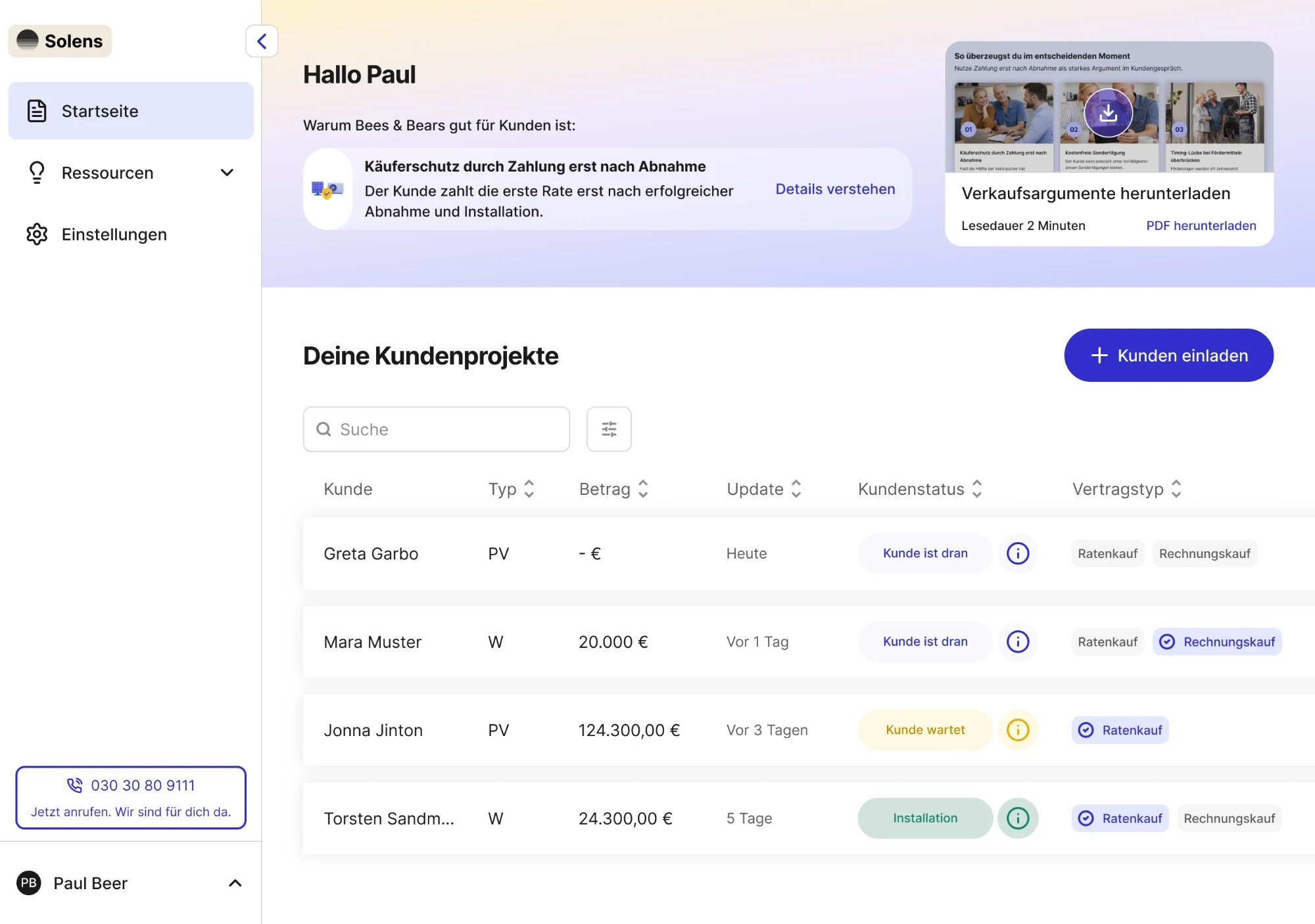 Screenshot der Plattform: Startseite mit Käuferschutz-Hinweis, Verkaufsargumenten zum Herunterladen und der Liste der Kundenprojekte mit Status und Vertragstyp