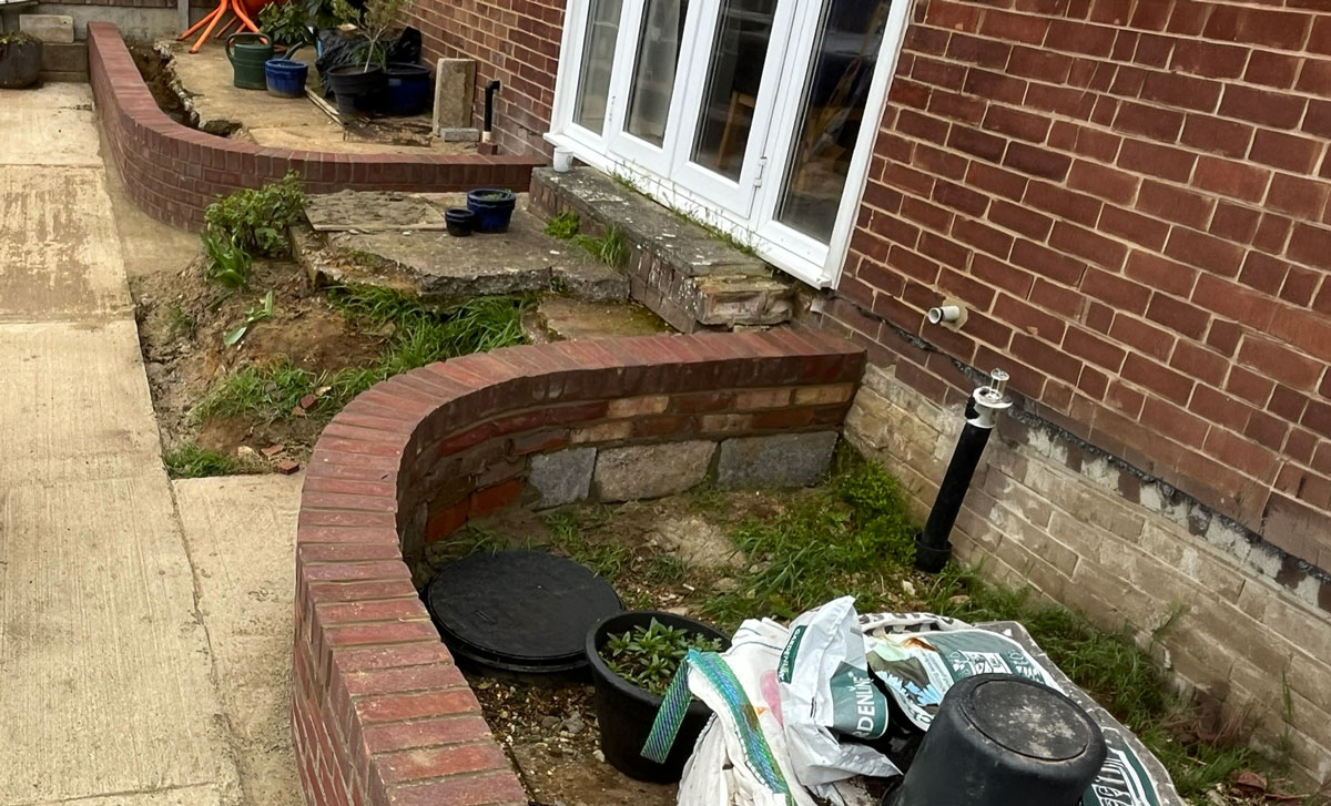 larkfield curved retaining wall header image