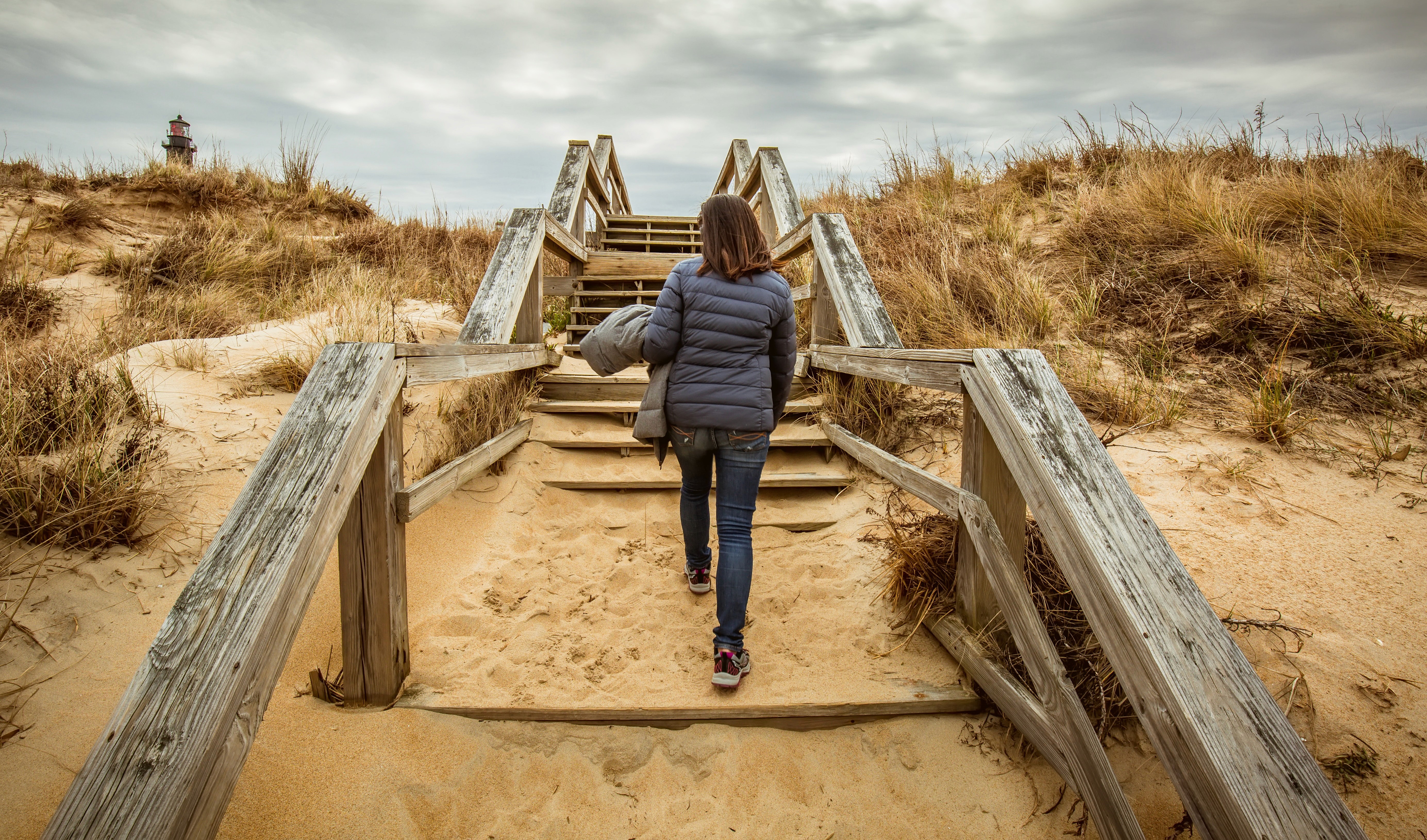 Podologie Vie Quotienne-Femme marchant sur la plage