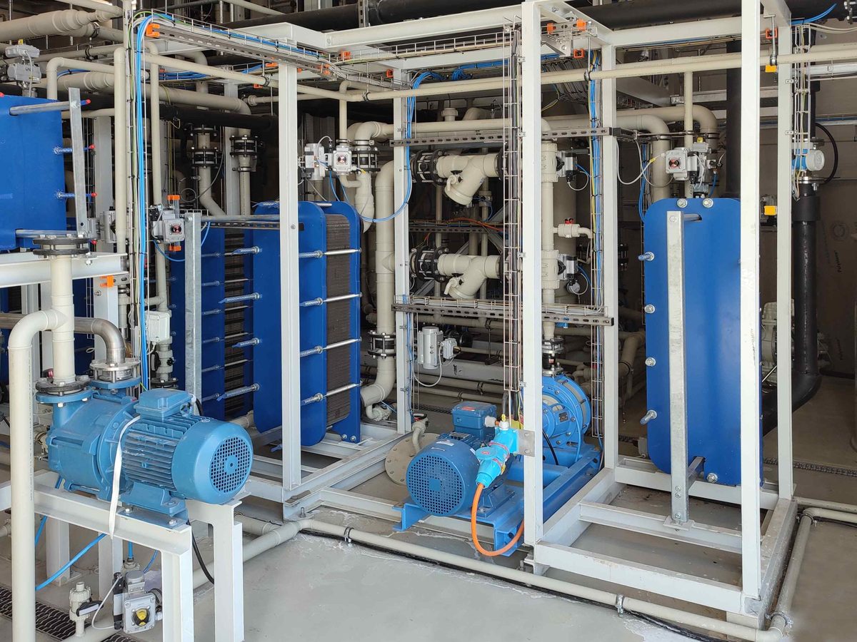 Plate heat exchangers and pumps of the LTDis evaporation system at Volta Energy Solutions, Tatabánya, Hungary