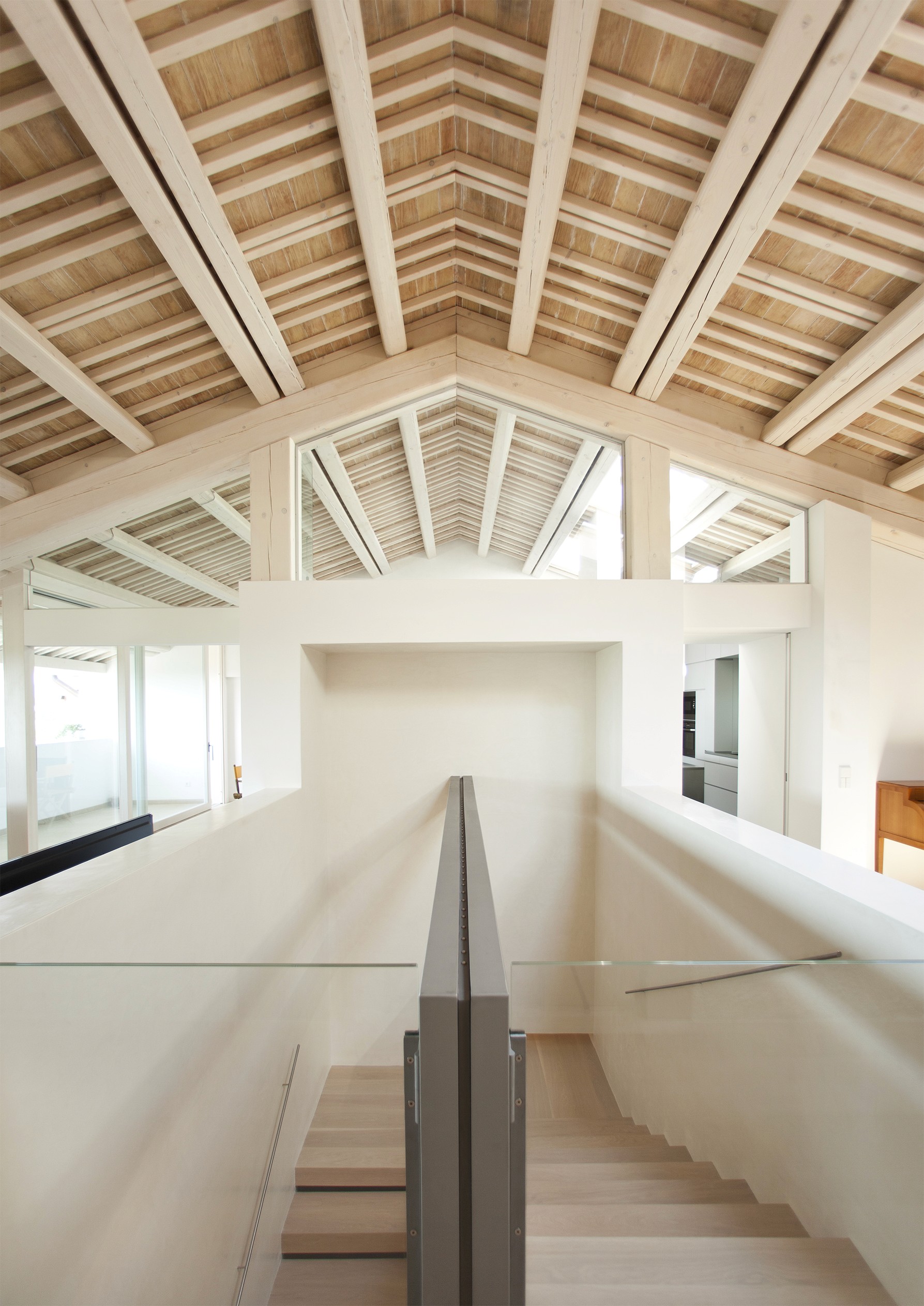 scala soffitto legno