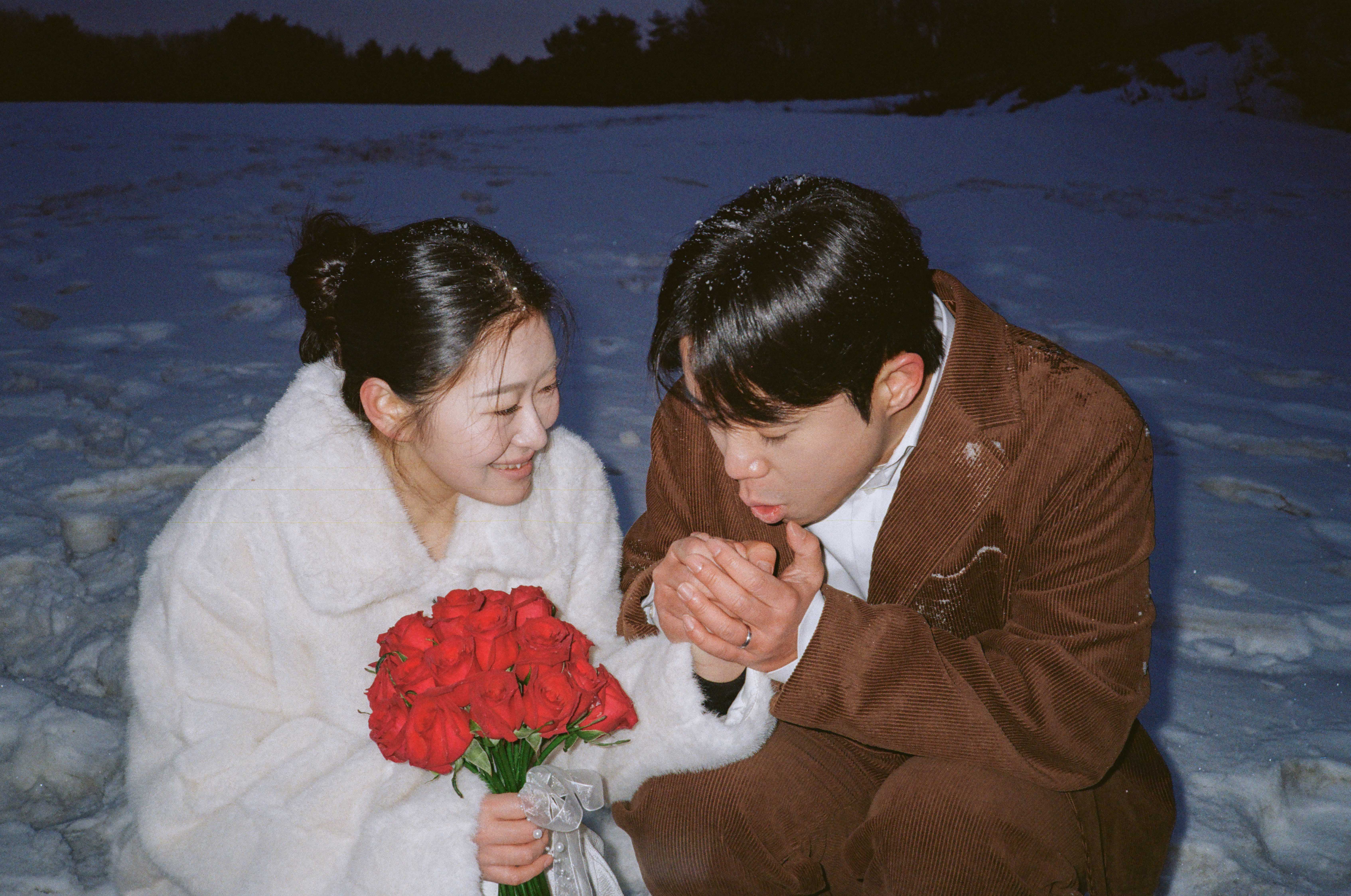 웨딩스냅 종류 총정리 | 본식서브스냅부터 필름스냅까지 오프그리드의 감성 가이드