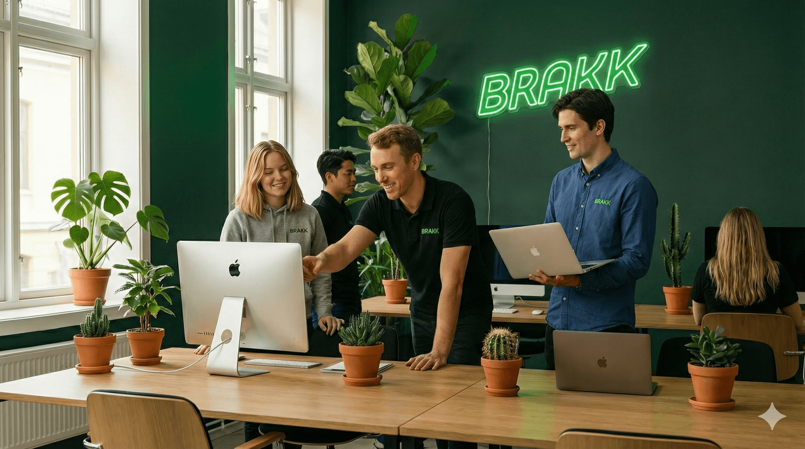 Gjengen fra Brakk har det usedvanlig hyggelig mens de jobber