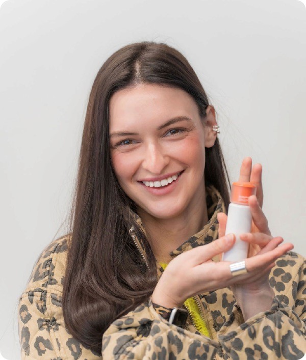 Swap スワップ デオドラント 若い女性 笑顔 ポートレート