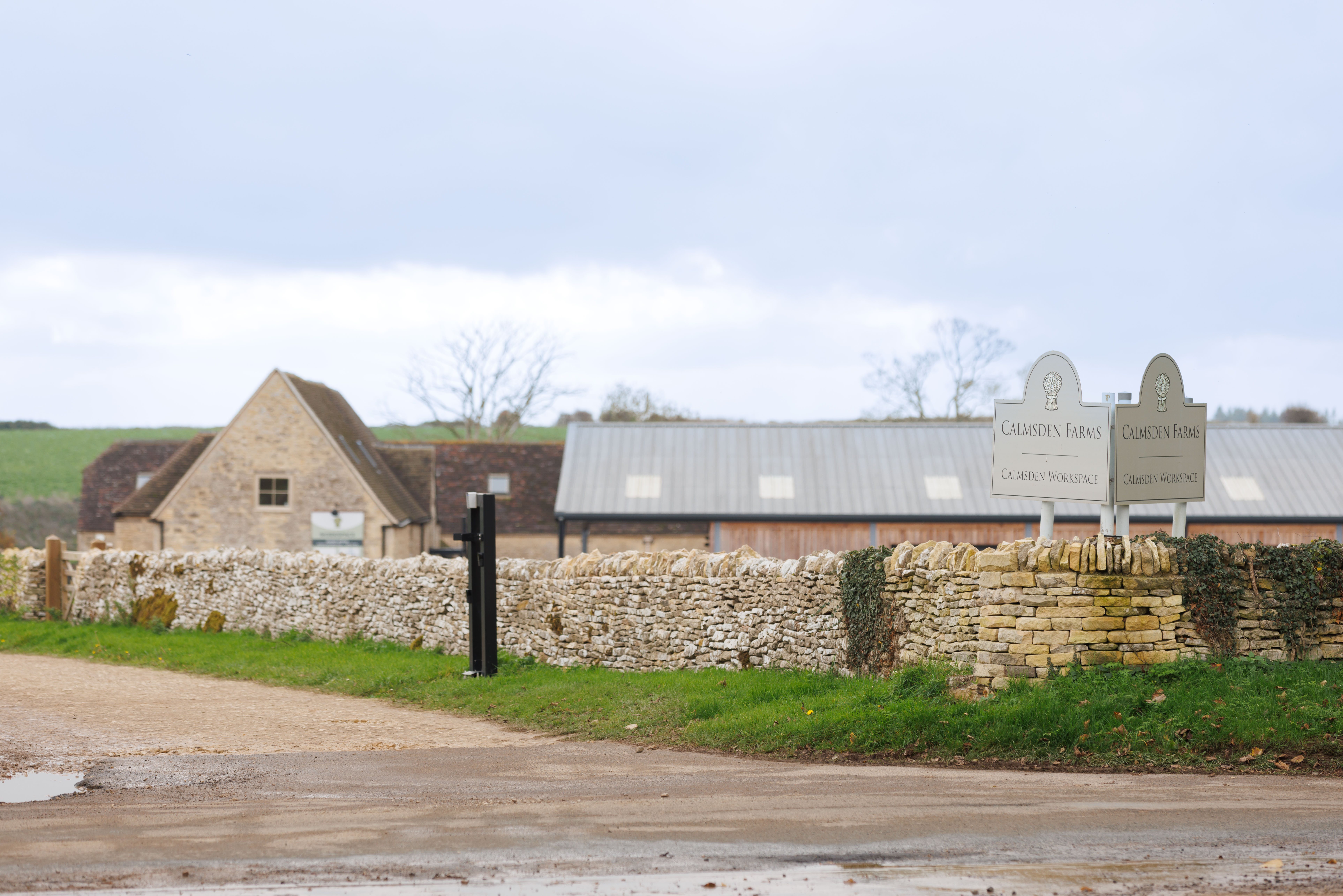 Calmsden Workspace, a barn in a countryside field
