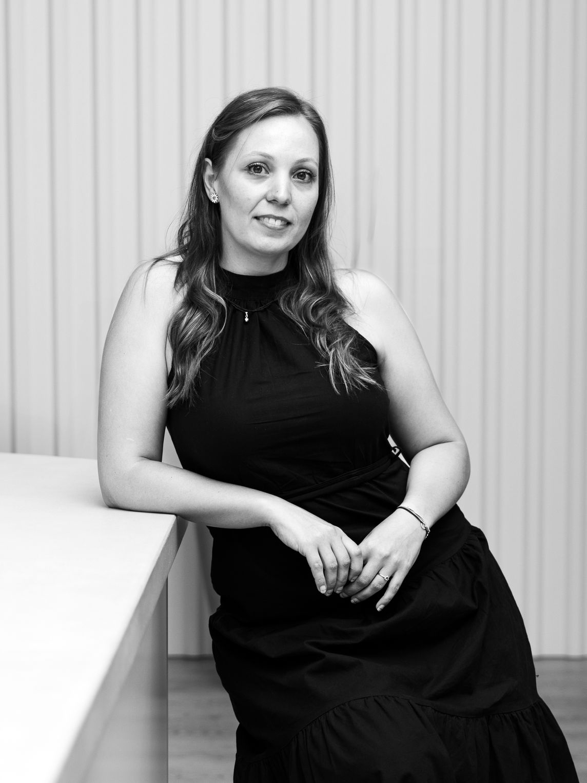 man in black crew neck shirt