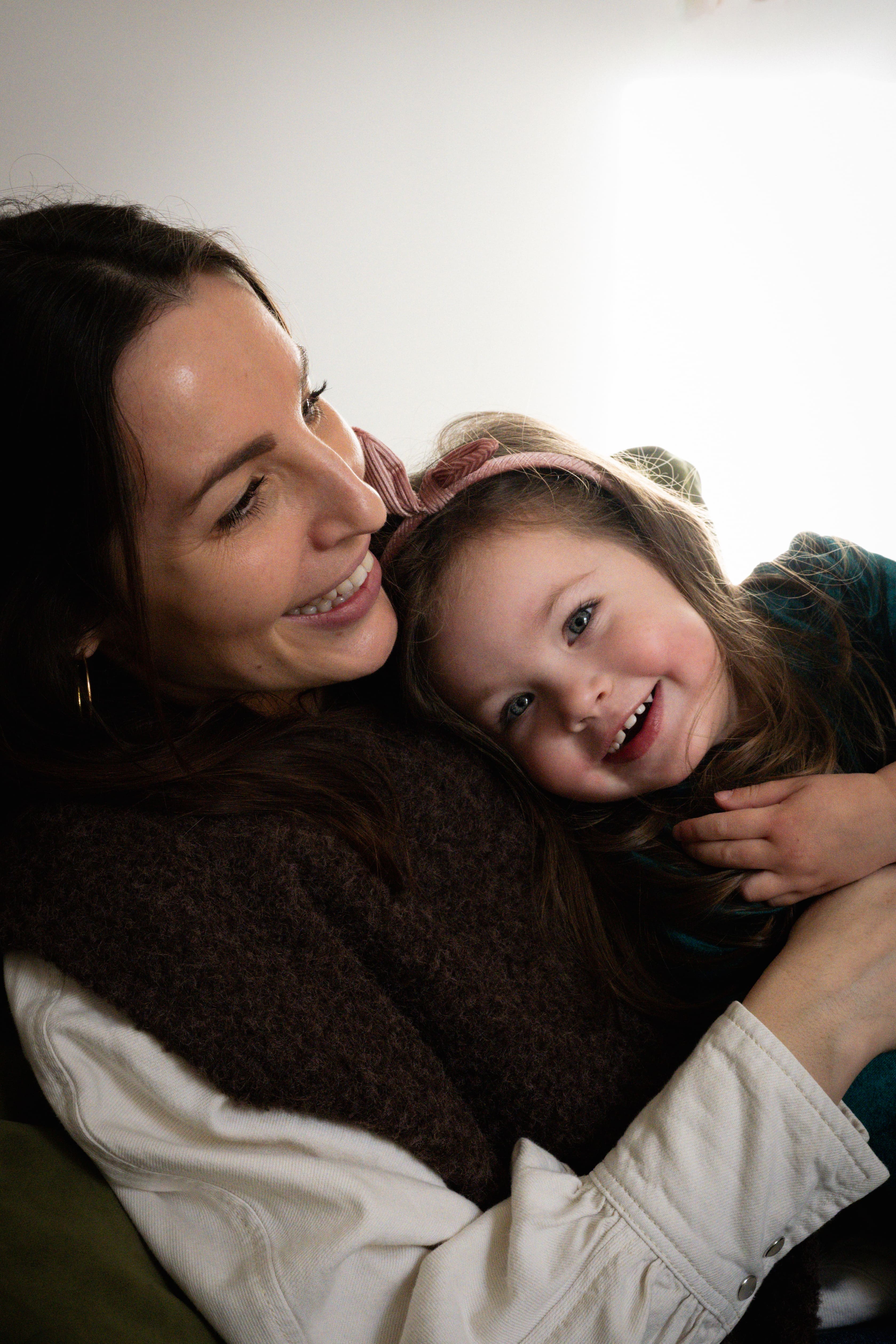 Moments calins / perents enfants / noir et blanc
