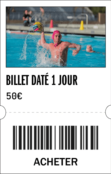 Mise en situation (mockup) de la section 'Chambres' du site web de Villa Wassim Marrakech, affiché sur un ordinateur portable MacBook Pro. La page présente les détails des hébergements (Superior Room, Deluxe Room) avec images de haute qualité, description du luxe, et prix. Le design de l'interface utilisateur (UI) est minimaliste, axé sur la clarté et l'élégance, utilisant des contrastes sombres et clairs. Ce visuel démontre l'expertise de Nux-Studio en Web Design, UI/UX et intégration de contenu pour les fiches produits et les services d'hôtellerie de luxe, facilitant la réservation en ligne.