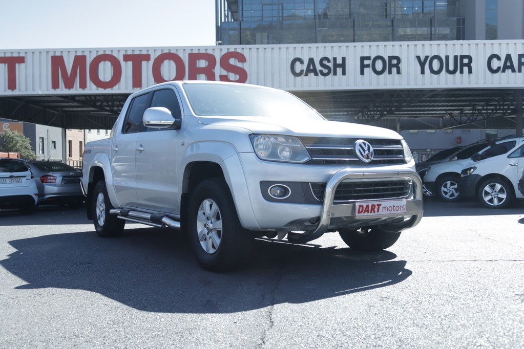 A view of the top of the eiffel tower