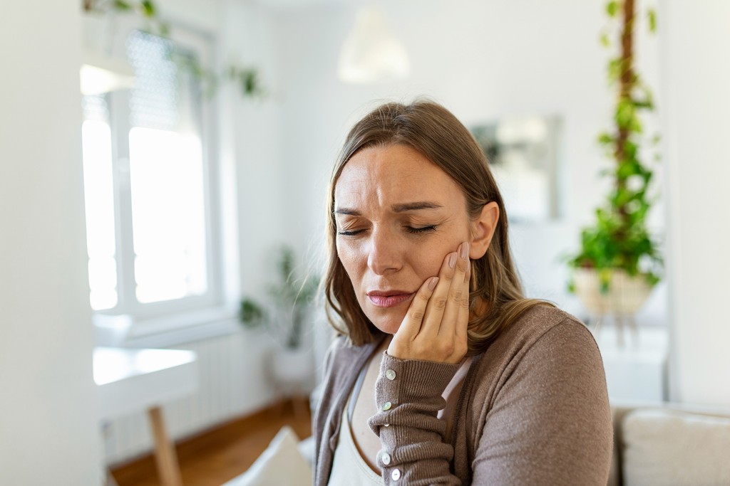 woman in dental pain