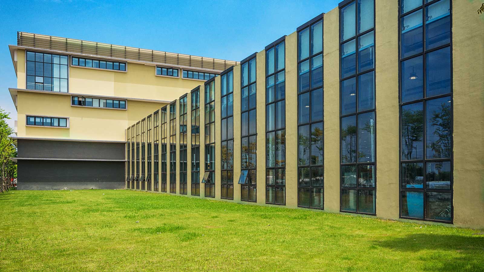 Fassadenreinigung für Bildungszentren