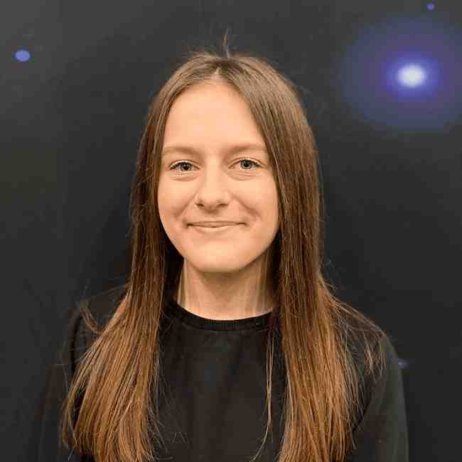 woman in black long sleeve shirt