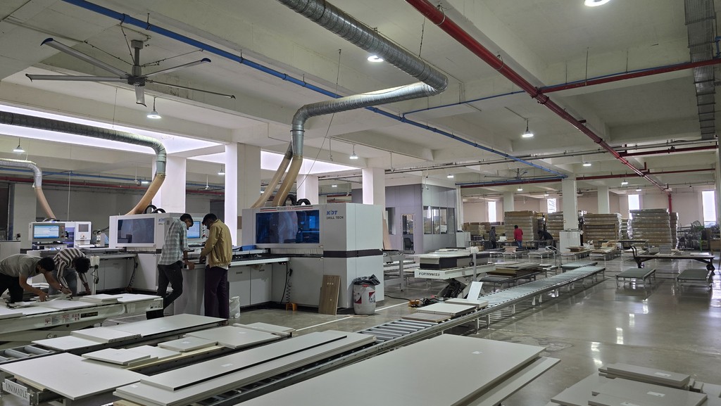 COLLABORATION & BUILD