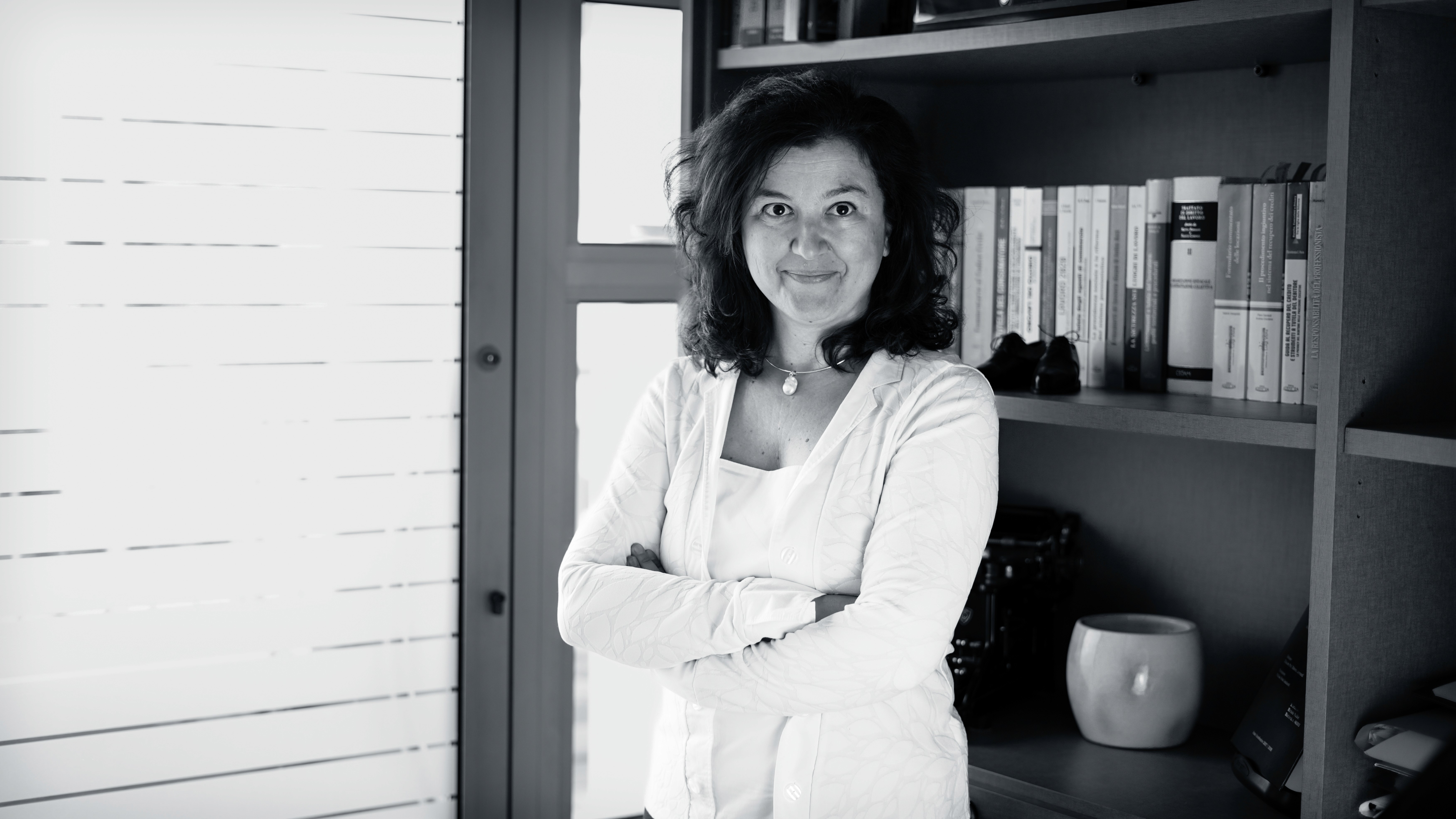 Avvocato Mariachiara Parizzi nello studio di Nicola Peli