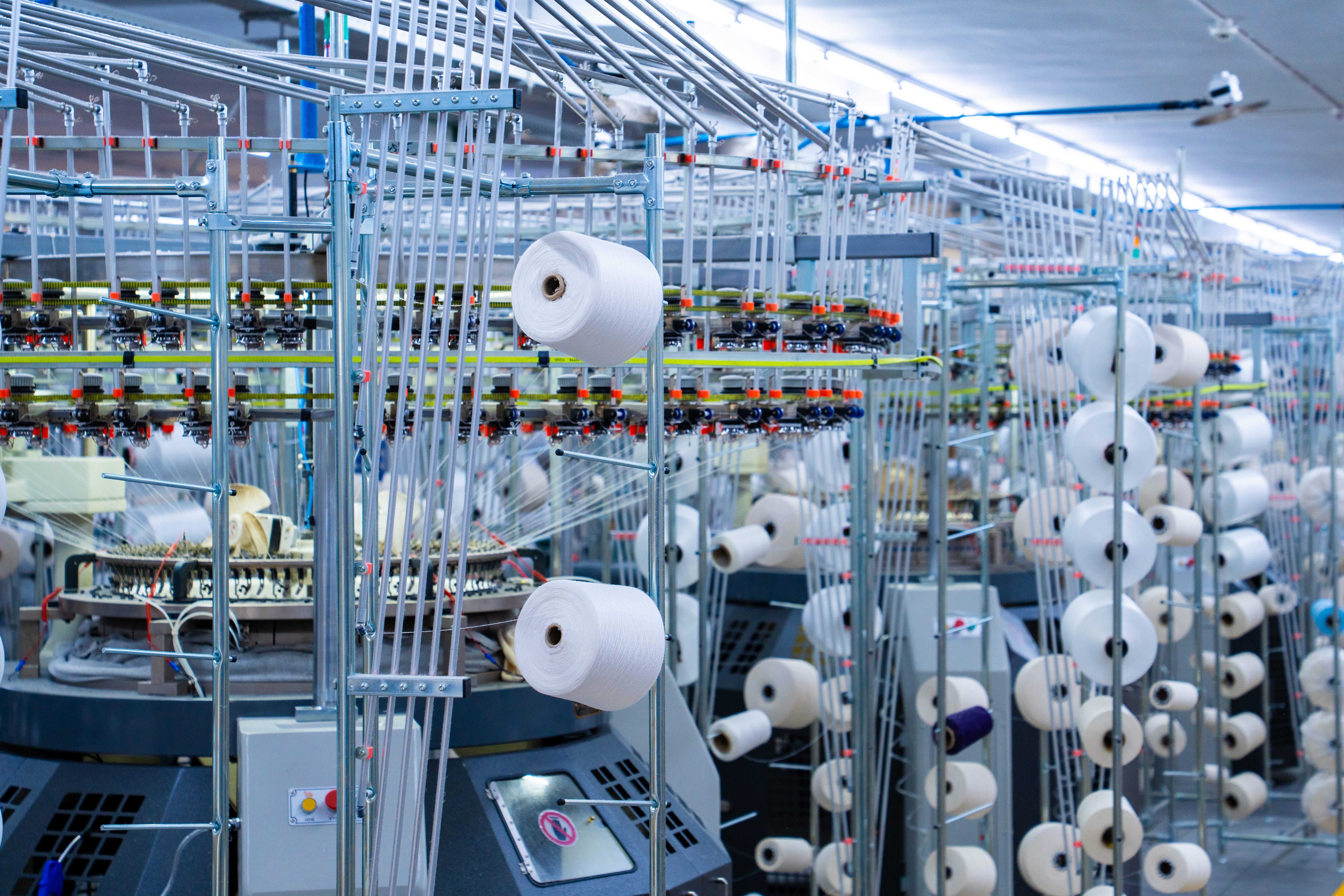 Industrial knitting machine, yarn.
